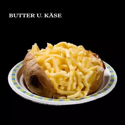 gebackene Kartoffel mit Butter u. Käse gebackene Kartoffel mit Butter u. Käse