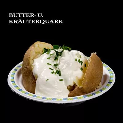 gebackene Kartoffel mit Butter u. Kräuterquark gebackene Kartoffel mit Butter u. Kräuterquark