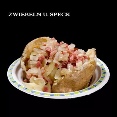 gebackene Kartoffel mit Zwiebeln u. Speck gebackene Kartoffel mit Zwiebeln u. Speck